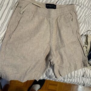 Abercrombie men’s shorts size small never worn